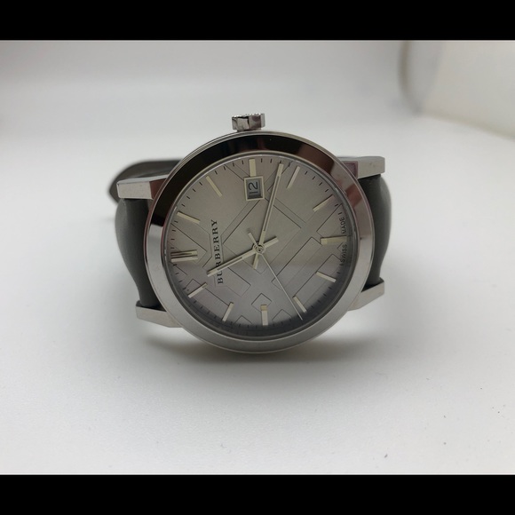 Burberry watch - Picture 1 of 5